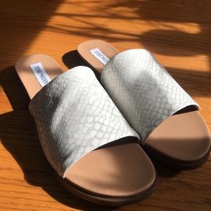 NWT Steve Madden Karolyn Sandals White Snakeskin